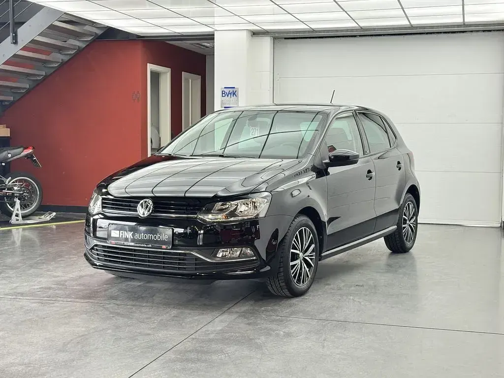 Używany VW Polo Allstar 75 KM (55 kW) 2017 Czarny Sedan/Limuzyna