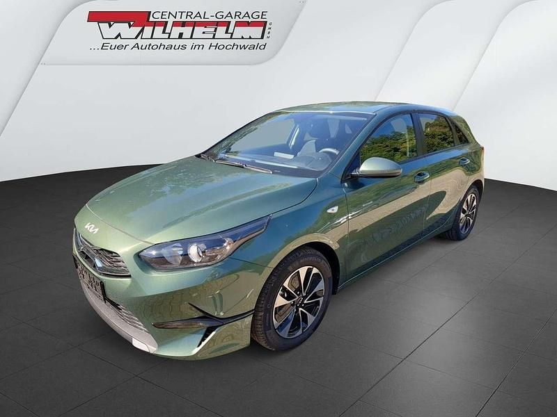 Experience grün Neu 2025 Kia Ceed Silver Limousine | 23.777 € (Fairer Preis) - Bild 1/4