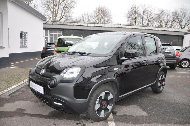 Nero profondo/cattivo/kyalami/ma Gebraucht 2023 Fiat Panda Cross Limousine | 11.690 € - Bild 1/4