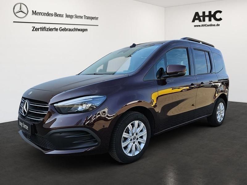 Rubellitrot metallic Gebraucht 2024 Mercedes T180 Progressive Van / Kleinbus | 29.988 € (Etwas zu teuer) - Bild 1/4