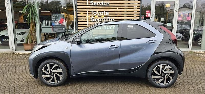 Neu Toyota Aygo X 72 PS (52 kW) 2025 Celestite grey metallic/ dach SUV