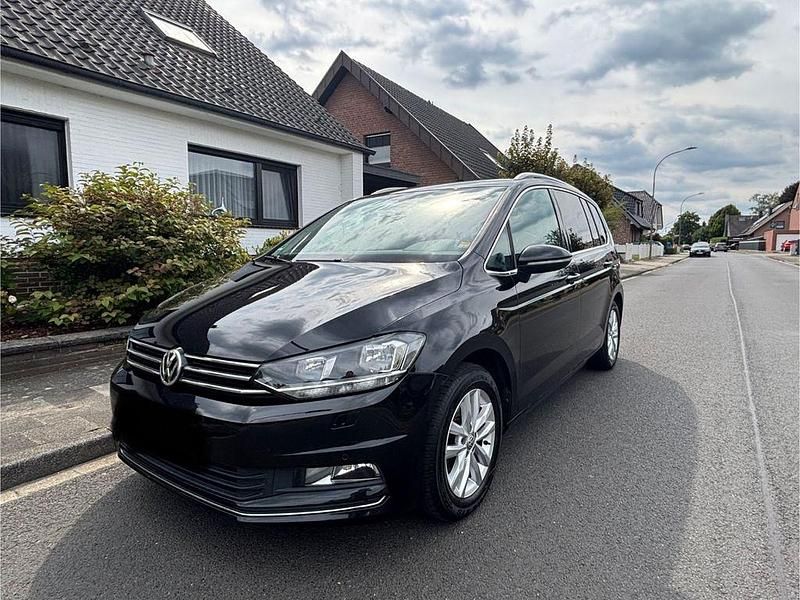 Schwarz Gebraucht 2016 VW Touran Highline Van / Kleinbus | 14.500 € (Fairer Preis) - Bild 1/4