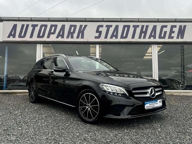 Schwarz Gebraucht 2019 Mercedes C200 Avantgarde Kombi | 22.990 € (Guter Preis) - Bild 1/4