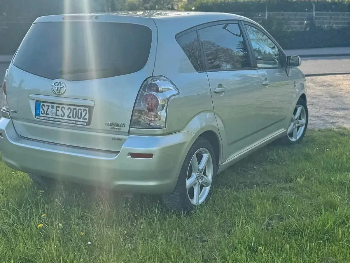 Używany Toyota Corolla 177 KM (130 kW) 2007 Srebrny Minivan
