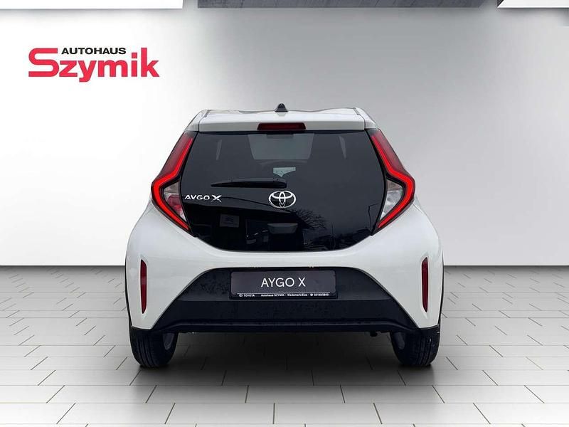 Gebraucht Toyota Aygo X Active 72 PS (52 kW) 2024 Schneeweiß SUV