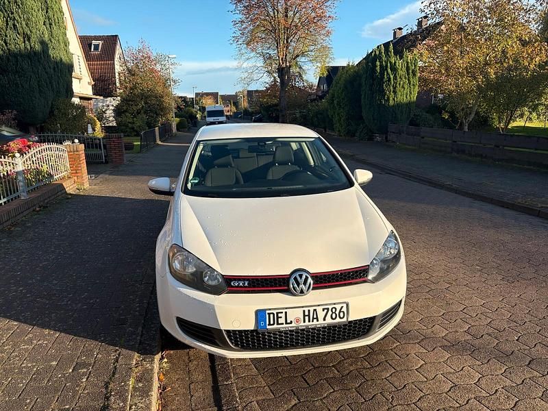 Gebraucht VW Golf VII 105 PS (77 kW) 2012 Weiß Limousine