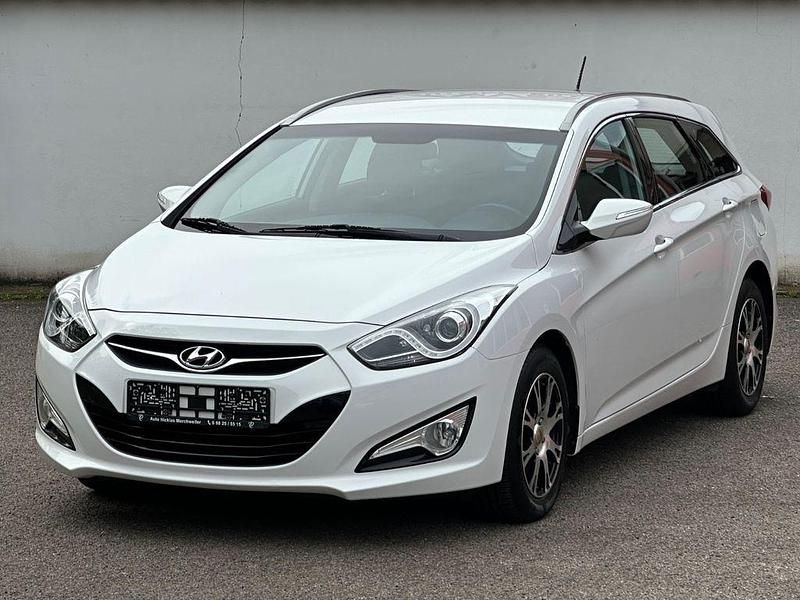 Weiß Gebraucht 2013 Hyundai i40 Edition Kombi | 6.999 € (Guter Preis) - Bild 1/4