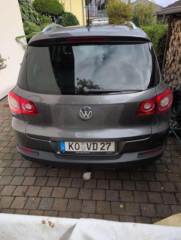 Gebraucht VW Tiguan 140 PS (102 kW) 2011 Grau SUV
