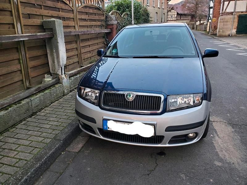 Blau Gebraucht 2007 Skoda Fabia Limousine | 860 € (Superpreis) - Bild 1/4