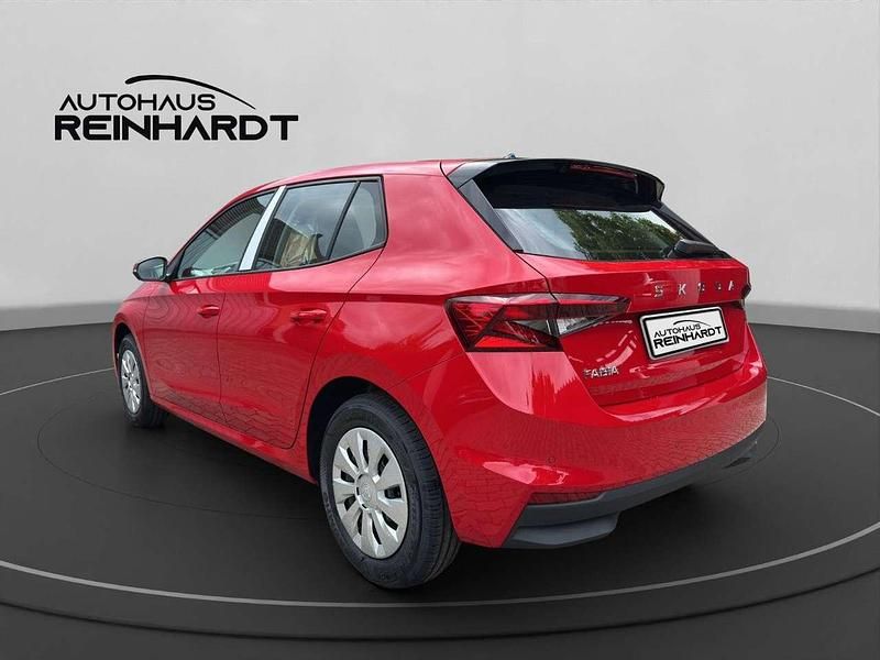 Neu Skoda Fabia Essence 95 PS (69 kW) 2025 Velvetrot metallic Kleinwagen