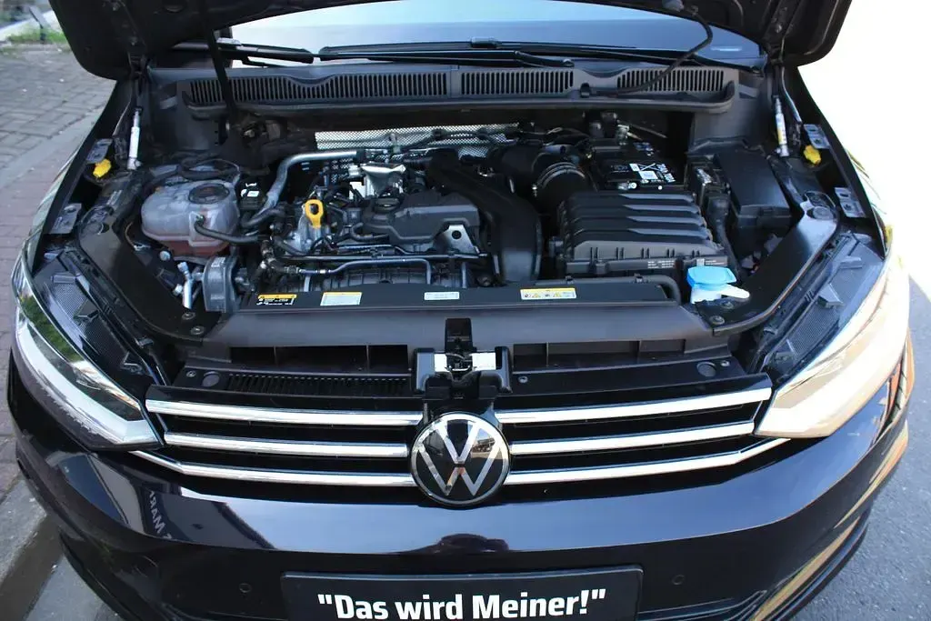 Gebraucht VW Touran Comfortline 150 PS (110 kW) 2025 Schwarz Van / Kleinbus