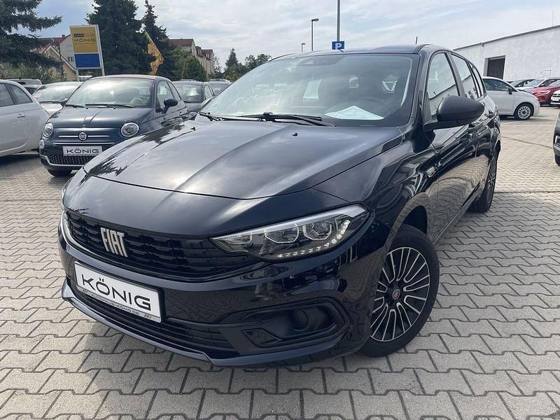 Cinema schwarz (5cd) Gebraucht 2023 Fiat Tipo Cross Kombi | 19.998 € (Guter Preis) - Bild 1/4