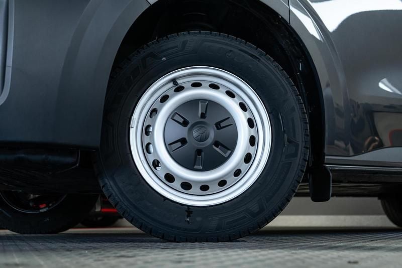 Neu VW T6.1 100 kW (136 PS) 2026 Graphite dust metallic Van