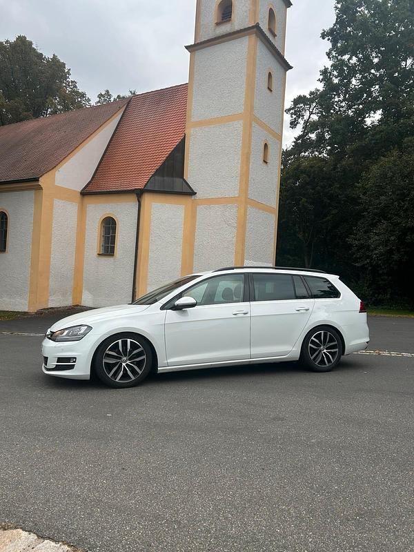 Weiß Gebraucht 2014 VW Golf VII Highline Kombi | 12.998 € (Teuer) - Bild 1/4