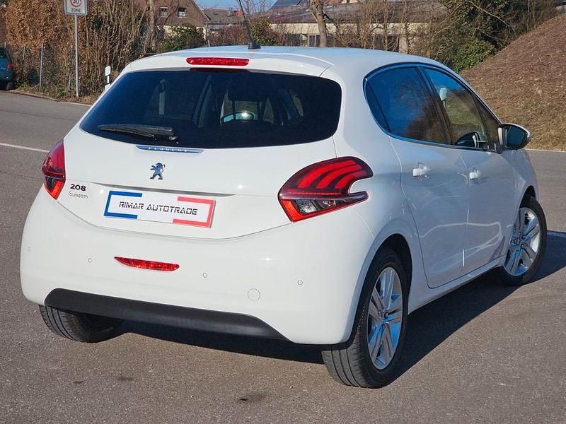 Gebraucht Peugeot 208 Allure 110 PS (80 kW) 2019 Weiß Kleinwagen