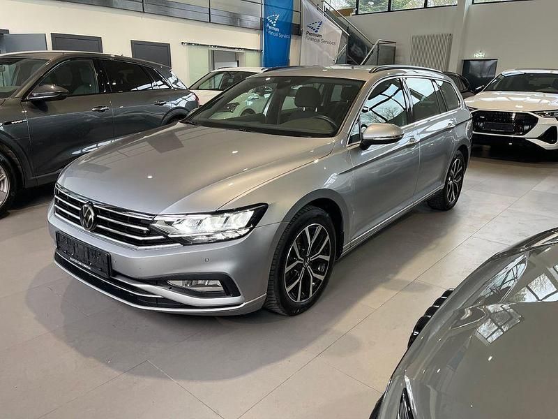 Silber Gebraucht 2022 VW Passat Business Limousine | 21.990 € (Superpreis) - Bild 1/4