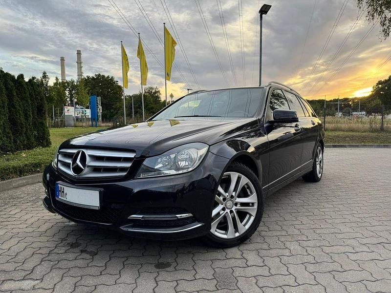 Gebraucht Mercedes C180 Avantgarde 156 PS (114 kW) 2013 Schwarz Limousine