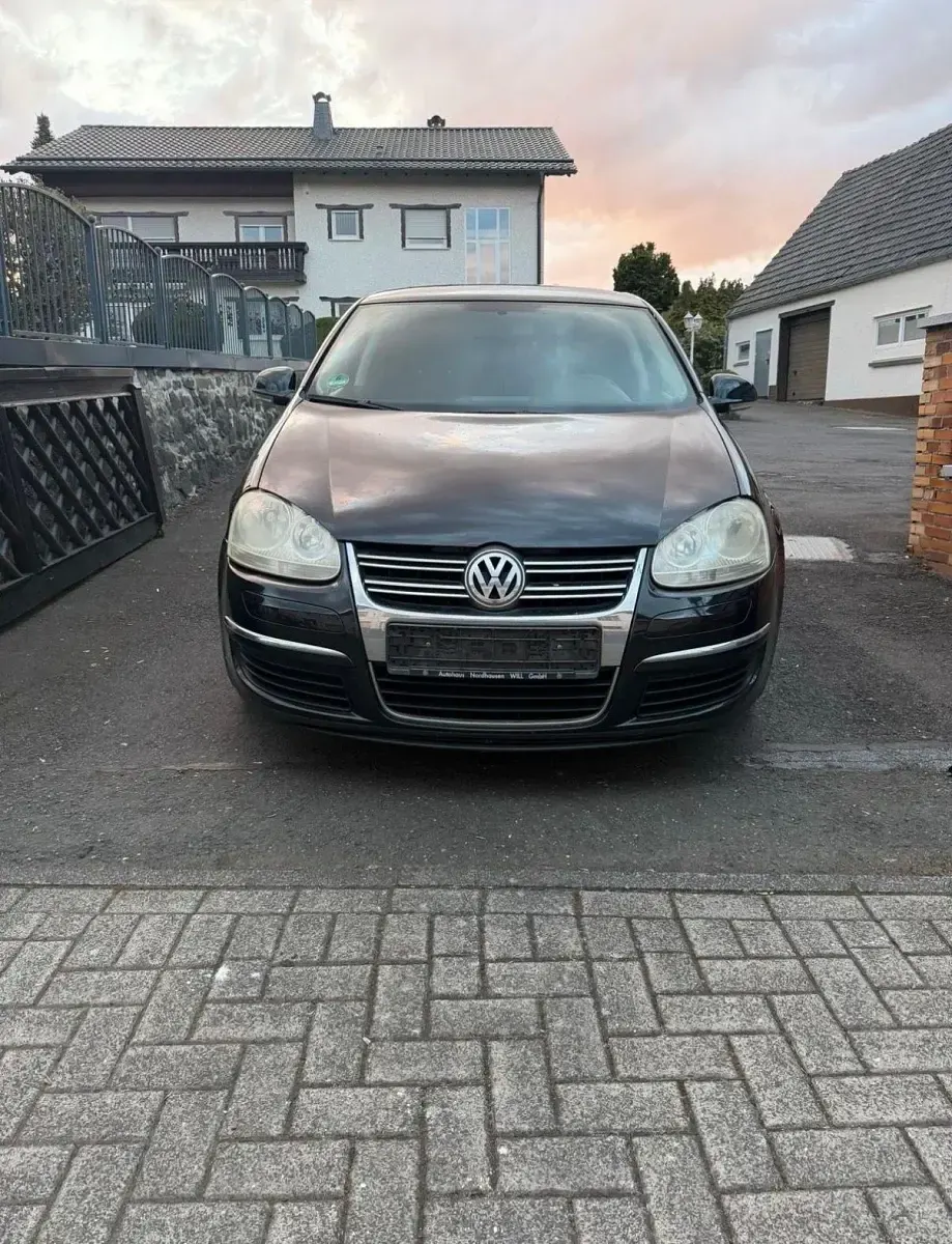 Gebraucht VW Jetta 102 PS (75 kW) 2005 Schwarz Limousine
