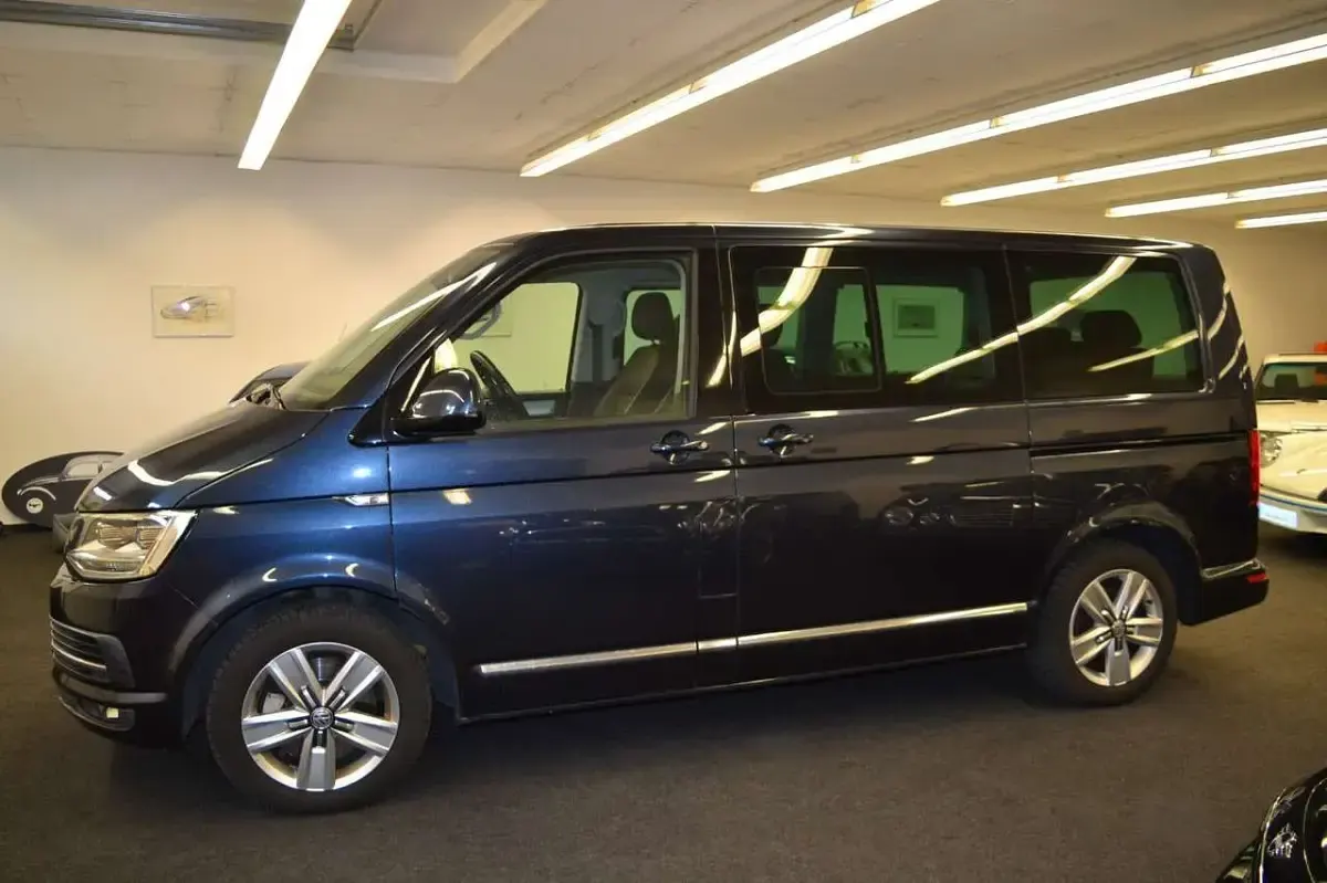 Gebraucht VW Multivan Highline 204 PS (150 kW) 2016 Starlight blue Van / Kleinbus