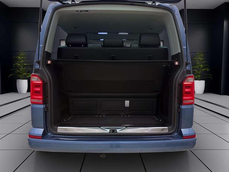 Second-hand VW Multivan Highline 199 CP (146 kW) 2019 Albastru Monovolum