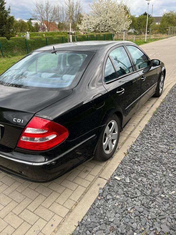 Schwarz Gebraucht 2006 Mercedes E220 Avantgarde Limousine | 3.500 € (Guter Preis) - Bild 1/4