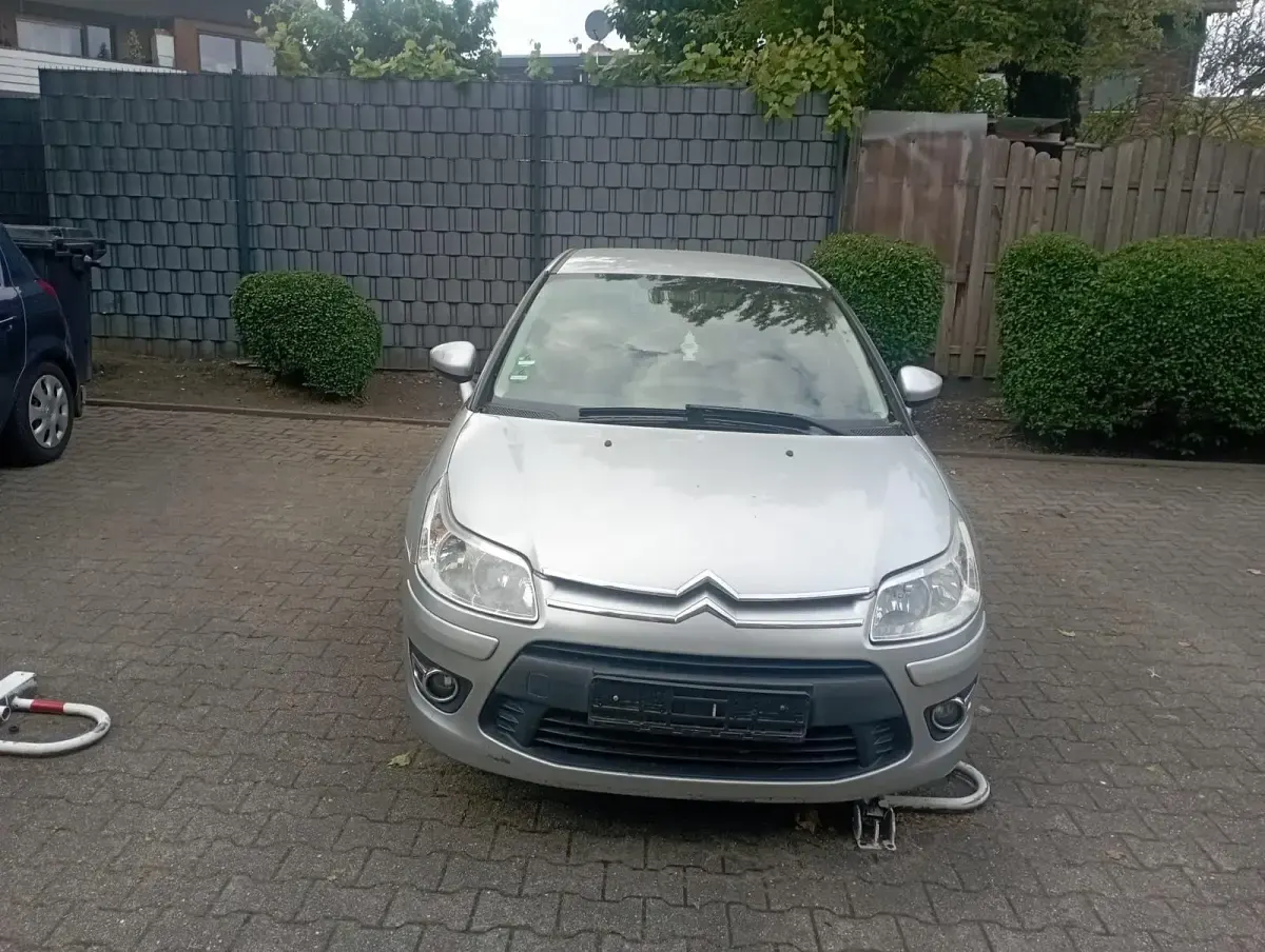 Gebraucht Citroën C4 110 PS (80 kW) 2010 Silber Limousine