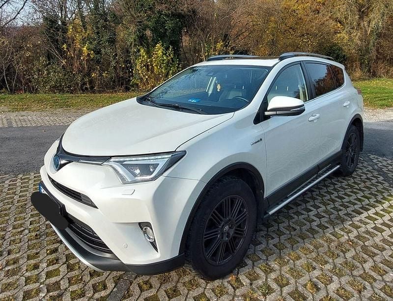 Weiß Gebraucht 2016 Toyota RAV4 Hybrid Edition SUV | 17.000 € (Etwas zu teuer) - Bild 1/4
