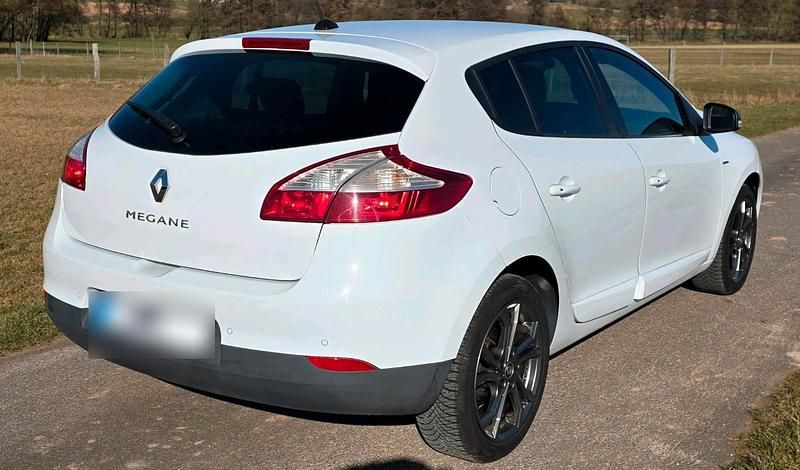 Gebraucht Renault Mégane LIMITED 110 PS (80 kW) 2015 Weiß Limousine