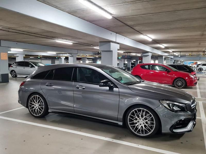 Grau Gebraucht 2020 Mercedes CLA45 AMG Shooting Brake AMG Kombi | 37.800 € (Guter Preis) - Bild 1/4