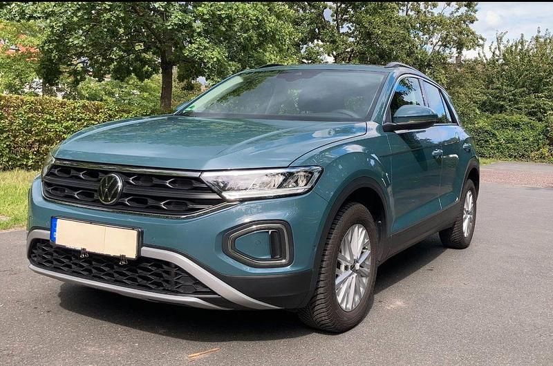 Blau Gebraucht 2023 VW T-Roc Life SUV | 22.500 € (Superpreis) - Bild 1/4