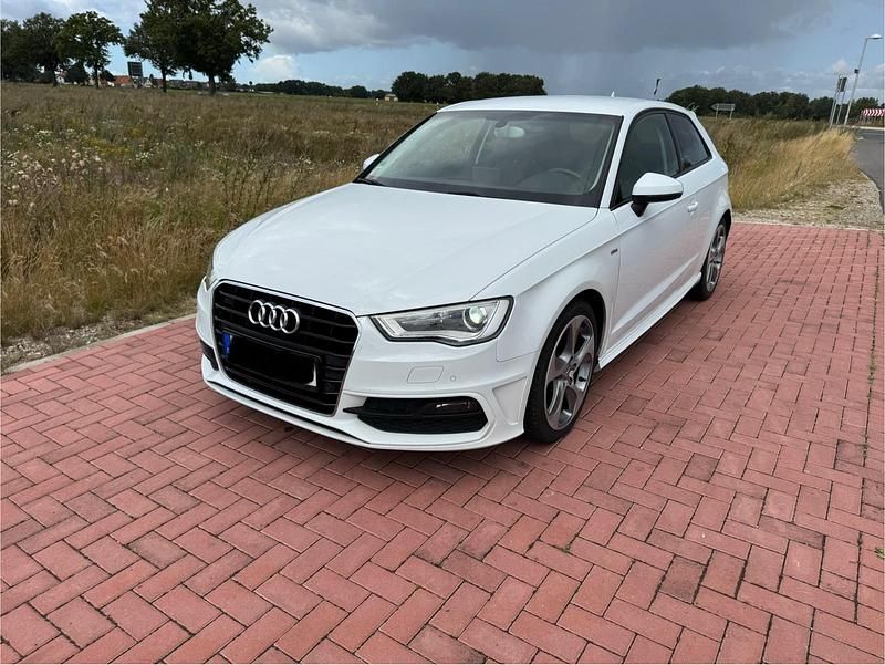 Weiß Gebraucht 2014 Audi A3 Comfort Kleinwagen | 11.399 € (Fairer Preis) - Bild 1/4