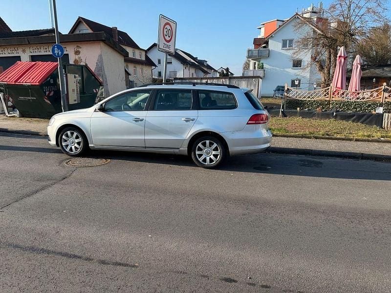 Silber Gebraucht 2012 VW Passat Trendline Kombi | 4.600 € (Guter Preis) - Bild 1/4