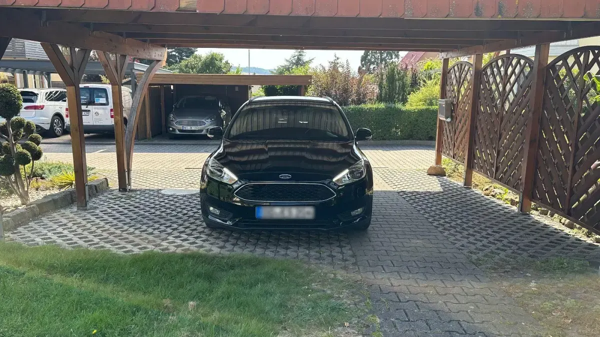 Gebraucht Ford Focus 120 PS (88 kW) 2016 Schwarz Limousine