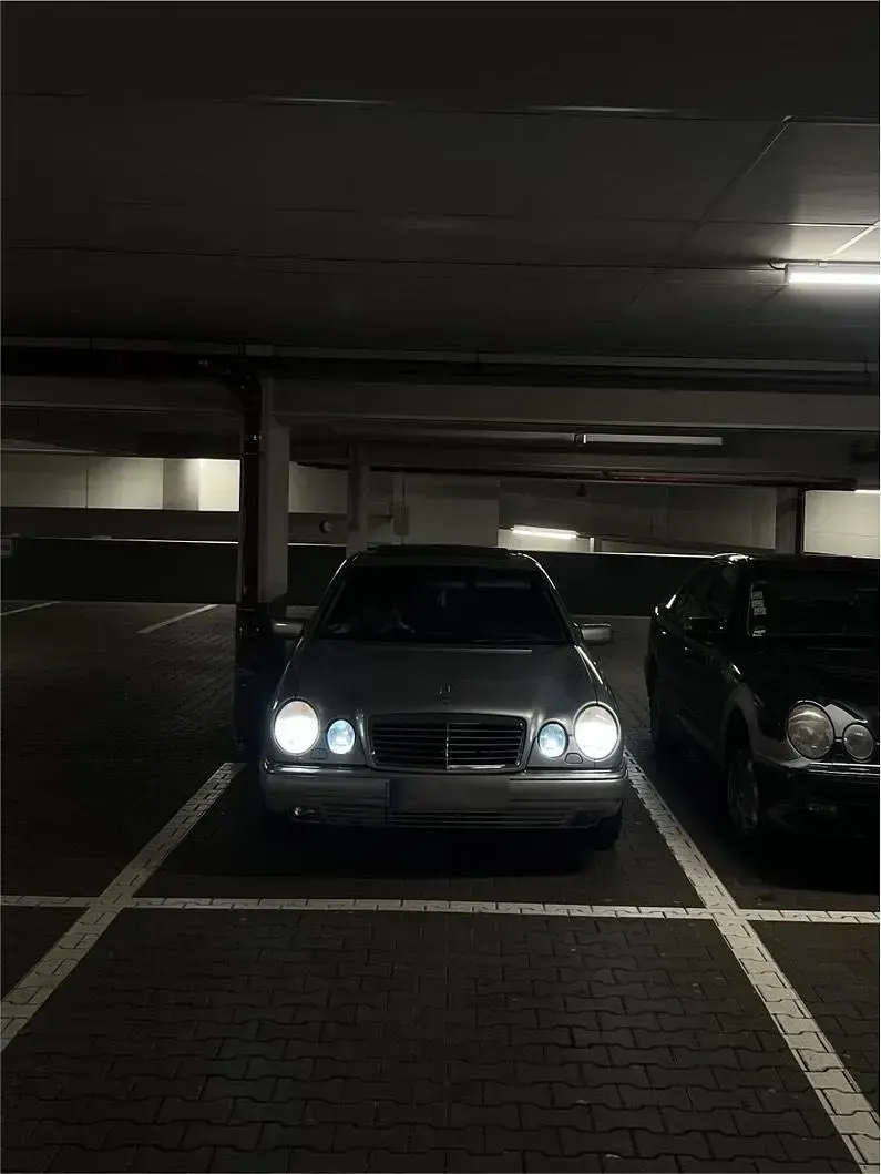 Gebraucht Mercedes E240 170 PS (125 kW) 1998 Silber Limousine