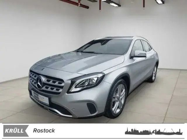 Gebraucht Mercedes GLA200 156 PS (114 kW) 2020 Nachtschwarz  unilack SUV