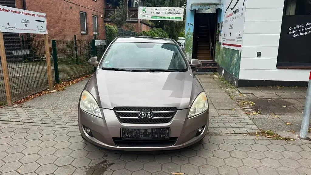 Gebraucht Kia Ceed 122 PS (89 kW) 2008 Beige Kleinwagen