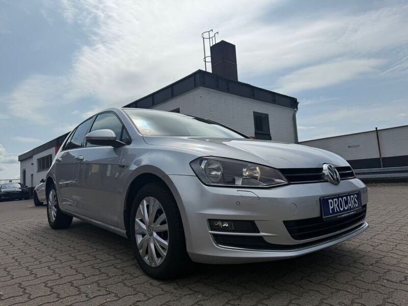 Silber Gebraucht 2016 VW Golf VII LOUNGE Limousine | 10.395 € (Guter Preis) - Bild 1/4