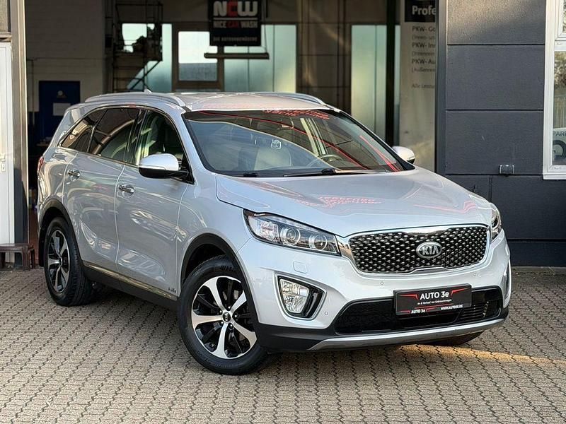 Silber Gebraucht 2015 Kia Sorento Spirit SUV | 18.990 € (Fairer Preis) - Bild 1/4
