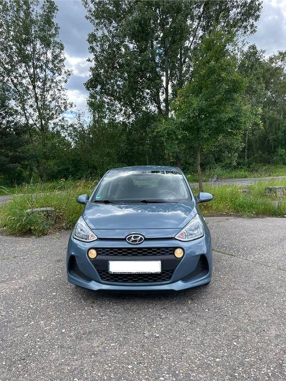 Blau Gebraucht 2018 Hyundai i10 Select Kleinwagen | 6.890 € (Fairer Preis) - Bild 1/4