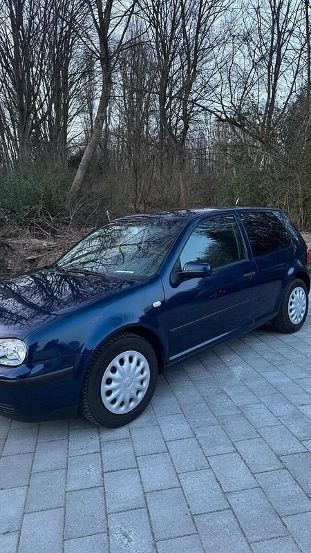 Second-hand VW Golf 75 CP (55 kW) 2003 Albastru Coupe