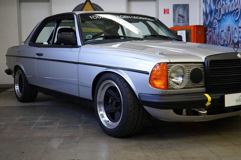 Gebraucht Mercedes E280 209 PS (153 kW) 1980 Silber Coupé