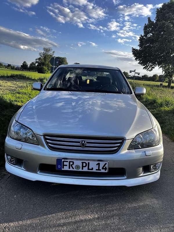Silber Gebraucht 2004 Lexus IS300 Limousine | 8.500 € - Bild 1/4