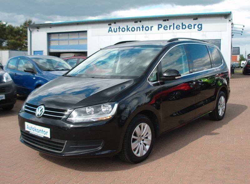 Schwarz Gebraucht 2017 VW Sharan Comfortline Van / Kleinbus | 13.999 € (Fairer Preis) - Bild 1/4