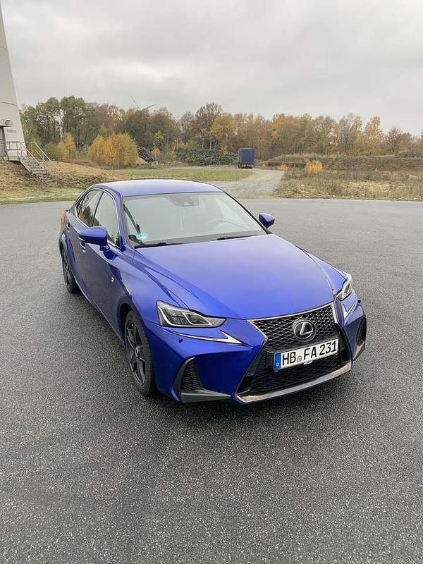 Blau Gebraucht 2018 Lexus IS300h Sport Line Limousine | 30.000 € (Etwas zu teuer) - Bild 1/4