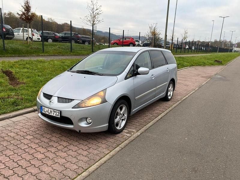 Grau Gebraucht 2006 Mitsubishi Grandis Van / Kleinbus | 1.995 € (Fairer Preis) - Bild 1/4