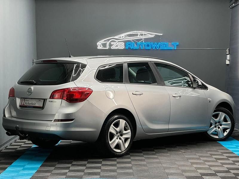 Gebraucht Opel Astra 140 PS (102 kW) 2012 Silber Kombi