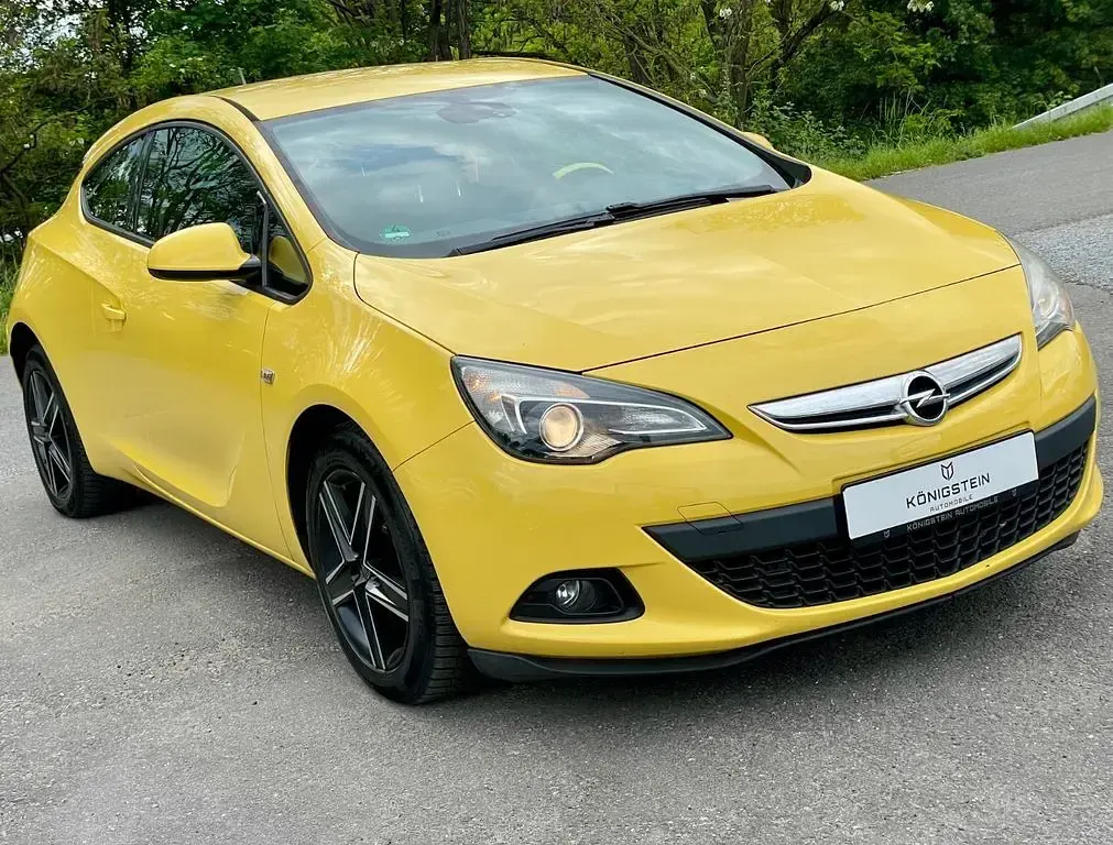 Używany Opel Astra GTC Edition 101 KM (74 kW) 2012 Żółty Coupe