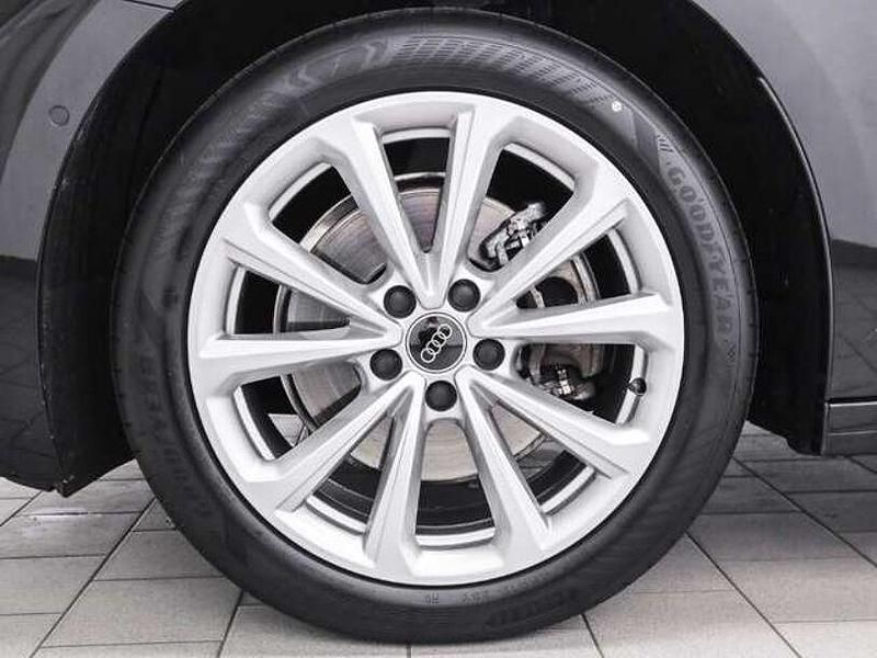 Gebraucht Audi A5 Sport 204 PS (150 kW) 2025 Mythosschwarz metallic Coupé