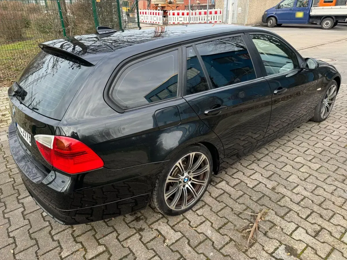 Gebraucht BMW 320 177 PS (130 kW) 2008 Schwarz Kombi