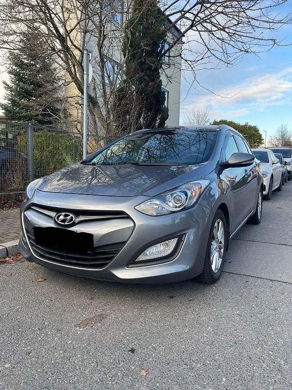 Grau Gebraucht 2014 Hyundai i30 Kombi | 8.990 € (Fairer Preis) - Bild 1/4